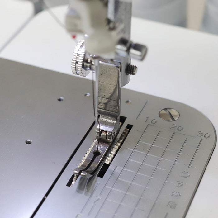 ゴム入れ押え金